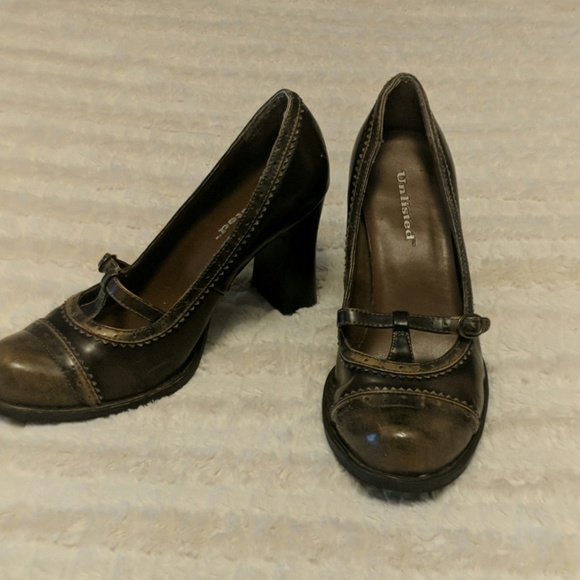 Shoes - Picture 3 of 8